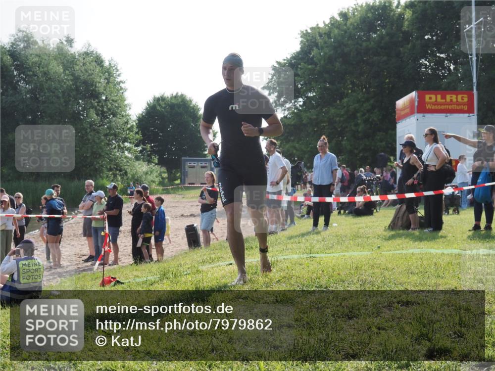 15.06.2025 - 27. Vierlanden-Triathlon KatJ http://msf.ph/oto/7979862 15.06.2025 08:43:58 Schwimmen 23, 84, 113, 183 meine-sportfotos.de