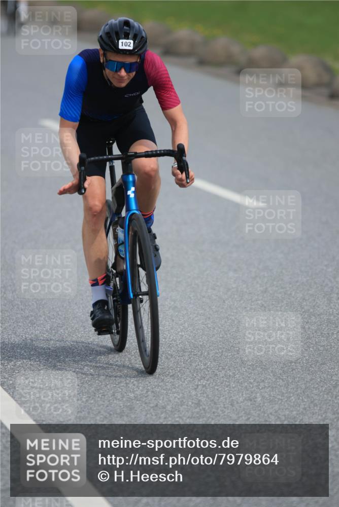 15.06.2025 - 27. Vierlanden-Triathlon H.Heesch http://msf.ph/oto/7979864 15.06.2025 10:36:38 Radfahren 102, 147, 276, 283 meine-sportfotos.de