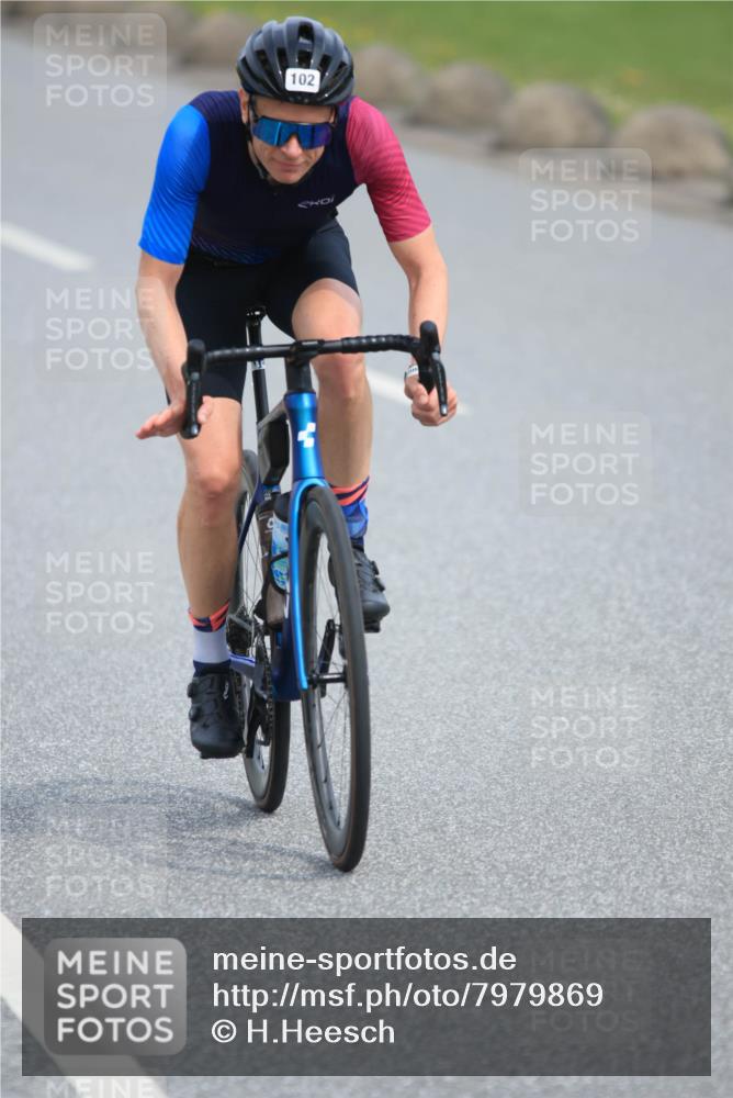 15.06.2025 - 27. Vierlanden-Triathlon H.Heesch http://msf.ph/oto/7979869 15.06.2025 10:36:39 Radfahren 102, 147, 276, 283 meine-sportfotos.de