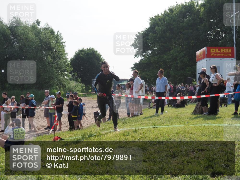 15.06.2025 - 27. Vierlanden-Triathlon KatJ http://msf.ph/oto/7979891 15.06.2025 08:44:00 Schwimmen 23, 84, 113, 183 meine-sportfotos.de