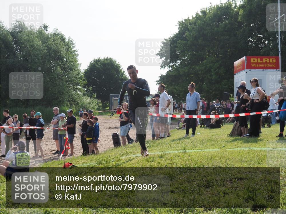 15.06.2025 - 27. Vierlanden-Triathlon KatJ http://msf.ph/oto/7979902 15.06.2025 08:44:00 Schwimmen 23, 84, 113, 183 meine-sportfotos.de