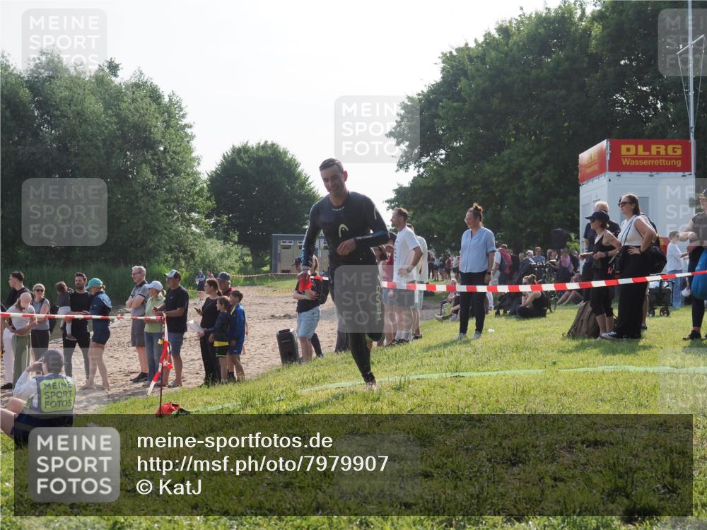 15.06.2025 - 27. Vierlanden-Triathlon KatJ http://msf.ph/oto/7979907 15.06.2025 08:44:01 Schwimmen 23, 84, 97, 113, 153, 183 meine-sportfotos.de