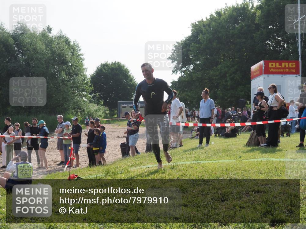 15.06.2025 - 27. Vierlanden-Triathlon KatJ http://msf.ph/oto/7979910 15.06.2025 08:44:01 Schwimmen 23, 84, 97, 113, 153, 183 meine-sportfotos.de