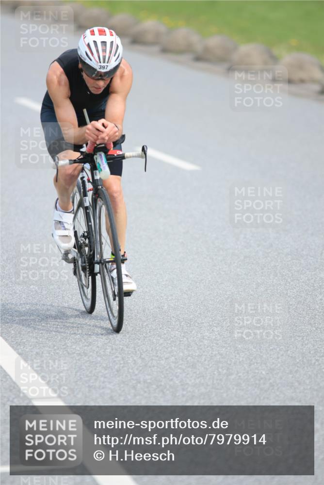 15.06.2025 - 27. Vierlanden-Triathlon H.Heesch http://msf.ph/oto/7979914 15.06.2025 10:36:59 Radfahren 11, 306, 397 meine-sportfotos.de