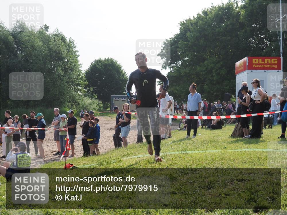 15.06.2025 - 27. Vierlanden-Triathlon KatJ http://msf.ph/oto/7979915 15.06.2025 08:44:01 Schwimmen 23, 84, 97, 113, 153, 183 meine-sportfotos.de