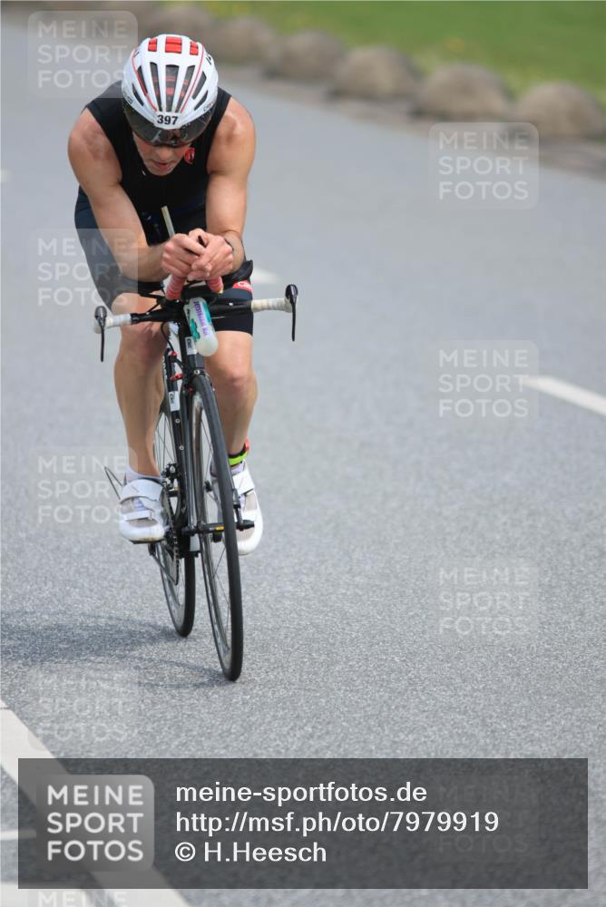15.06.2025 - 27. Vierlanden-Triathlon H.Heesch http://msf.ph/oto/7979919 15.06.2025 10:36:59 Radfahren 11, 306, 397 meine-sportfotos.de