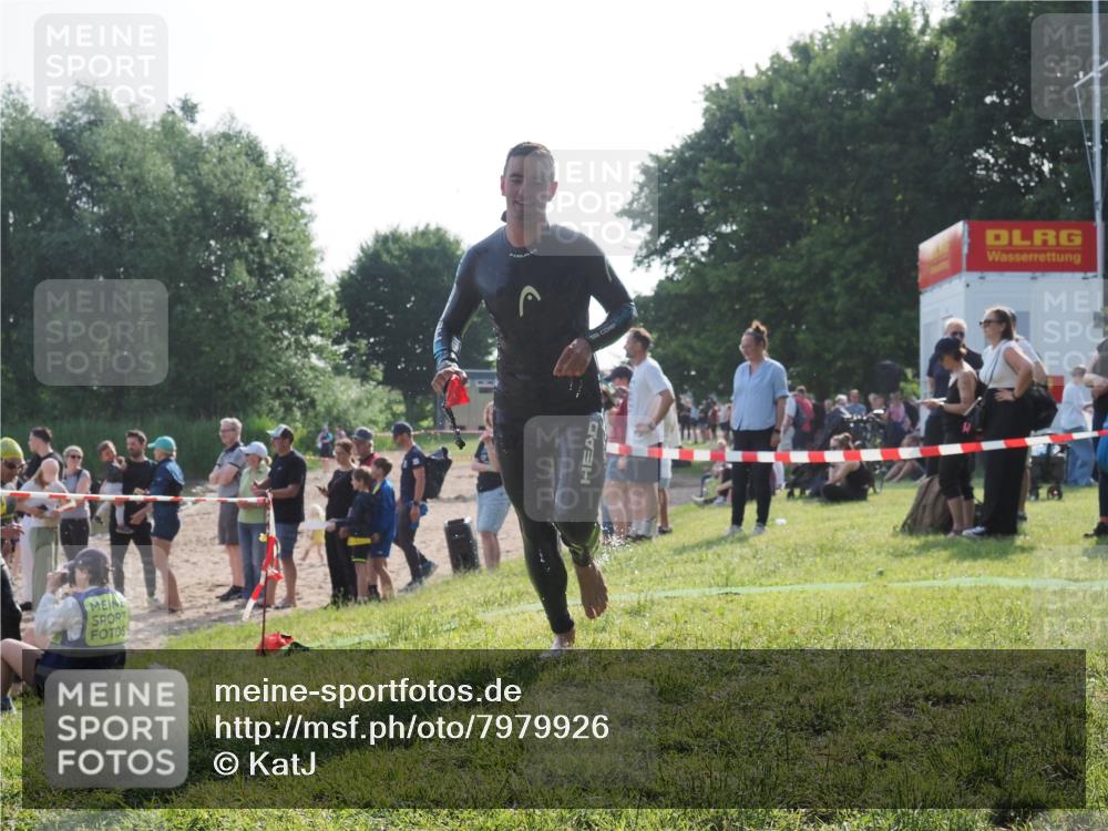 15.06.2025 - 27. Vierlanden-Triathlon KatJ http://msf.ph/oto/7979926 15.06.2025 08:44:01 Schwimmen 23, 84, 97, 113, 153, 183 meine-sportfotos.de