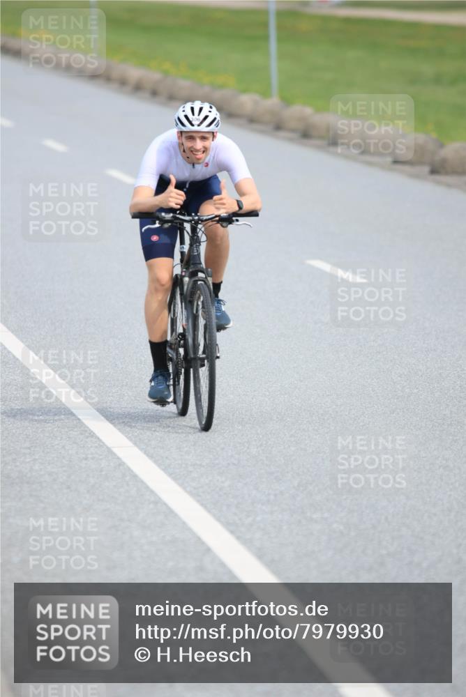 15.06.2025 - 27. Vierlanden-Triathlon H.Heesch http://msf.ph/oto/7979930 15.06.2025 10:37:03 Radfahren 11, 65, 111, 160, 237, 306, 397 meine-sportfotos.de