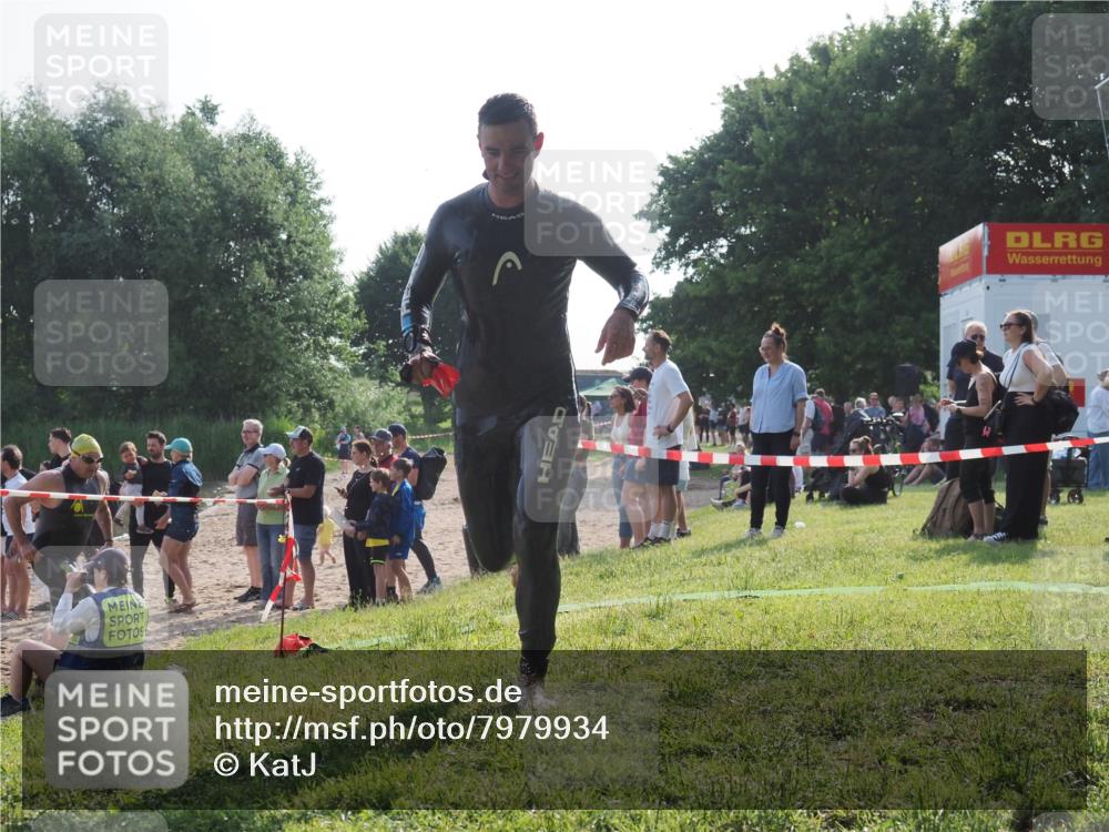 15.06.2025 - 27. Vierlanden-Triathlon KatJ http://msf.ph/oto/7979934 15.06.2025 08:44:02 Schwimmen 23, 84, 97, 113, 153, 183 meine-sportfotos.de