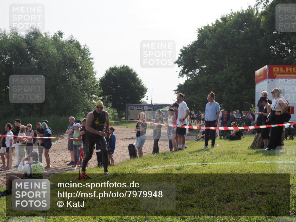 15.06.2025 - 27. Vierlanden-Triathlon KatJ http://msf.ph/oto/7979948 15.06.2025 08:44:03 Schwimmen 23, 84, 97, 113, 153, 183 meine-sportfotos.de