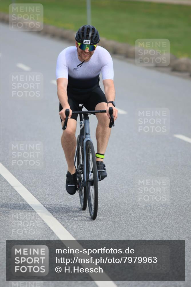 15.06.2025 - 27. Vierlanden-Triathlon H.Heesch http://msf.ph/oto/7979963 15.06.2025 10:37:13 Radfahren 65, 111, 135, 160, 202, 237, 337 meine-sportfotos.de