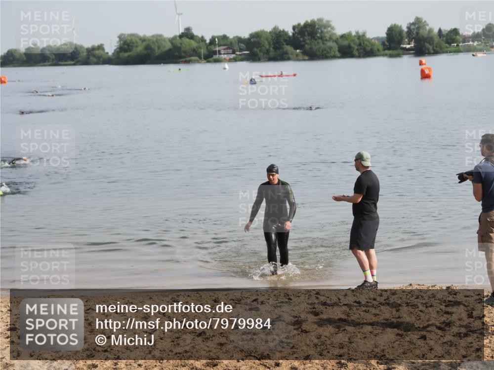 21.06.2025 - 27. Vierlanden-Triathlon MichiJ http://msf.ph/oto/7979984 15.06.2026 09:00:34 Schwimmen 58 meine-sportfotos.de