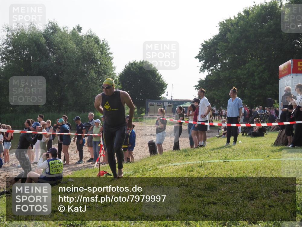 15.06.2025 - 27. Vierlanden-Triathlon KatJ http://msf.ph/oto/7979997 15.06.2025 08:44:05 Schwimmen 23, 84, 97, 153, 183 meine-sportfotos.de