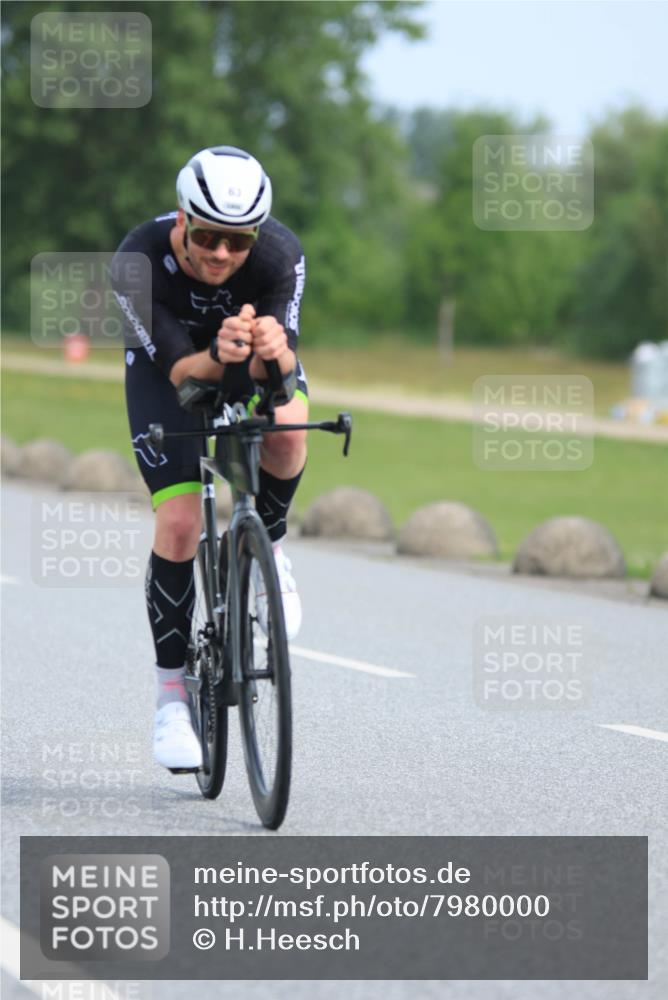 15.06.2025 - 27. Vierlanden-Triathlon H.Heesch http://msf.ph/oto/7980000 15.06.2025 10:37:25 Radfahren 63 meine-sportfotos.de