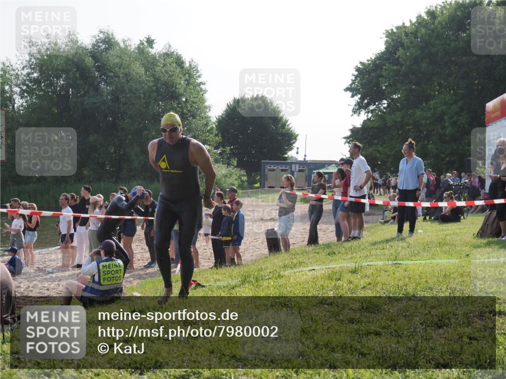 15.06.2025 - 27. Vierlanden-Triathlon KatJ http://msf.ph/oto/7980002 15.06.2025 08:44:05 Schwimmen 23, 84, 97, 153, 183 meine-sportfotos.de