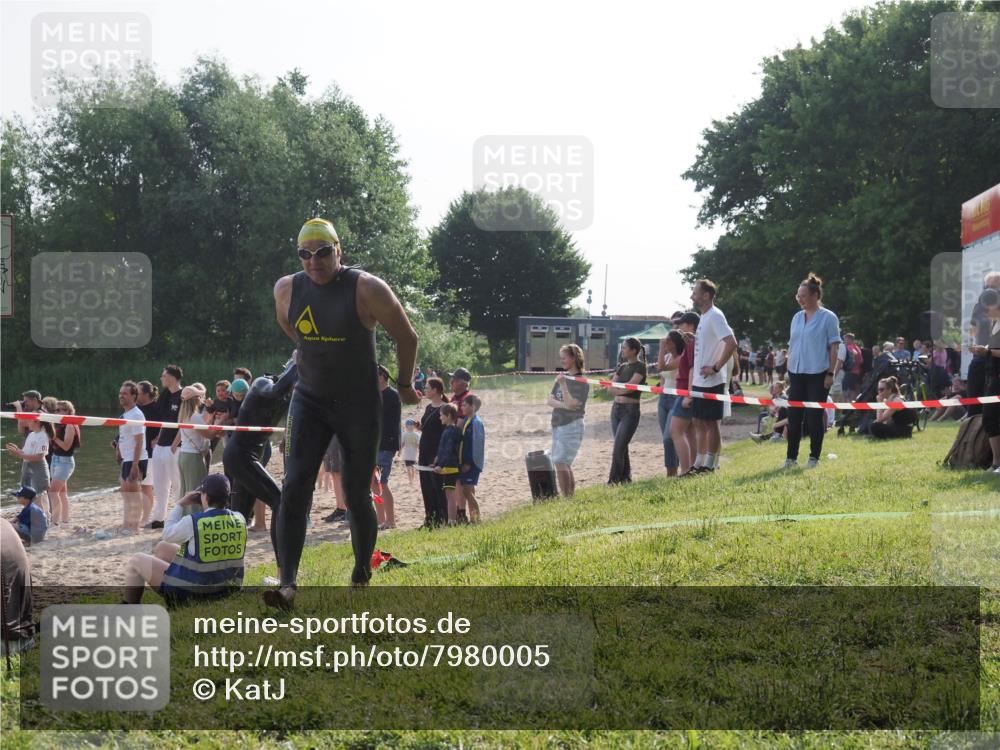 15.06.2025 - 27. Vierlanden-Triathlon KatJ http://msf.ph/oto/7980005 15.06.2025 08:44:05 Schwimmen 23, 84, 97, 153, 183 meine-sportfotos.de