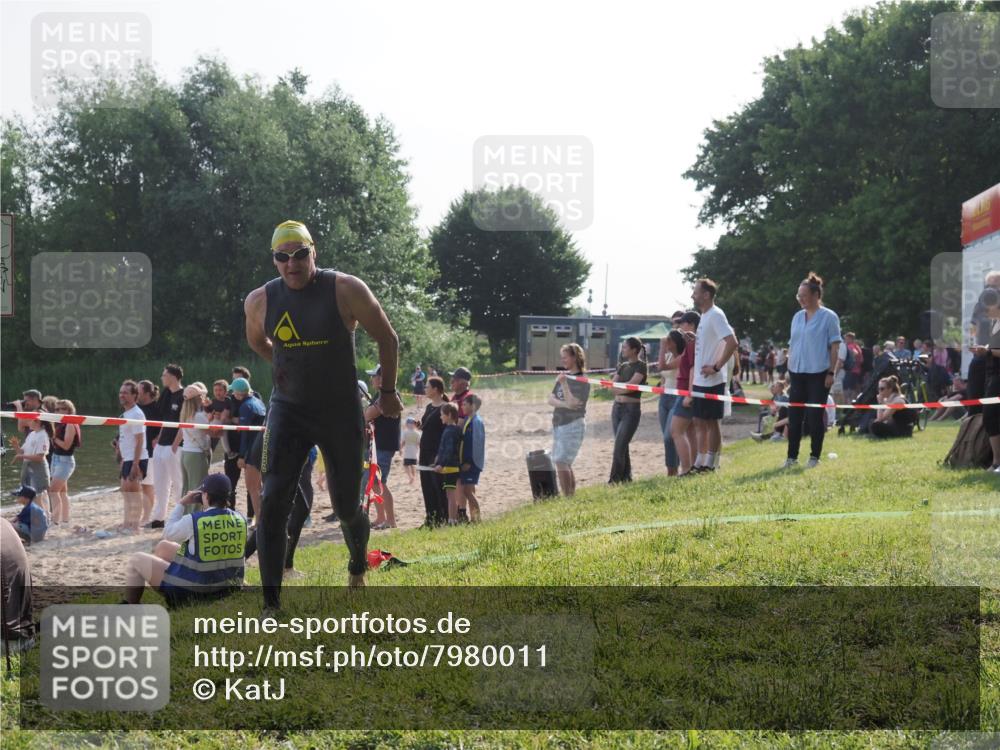 15.06.2025 - 27. Vierlanden-Triathlon KatJ http://msf.ph/oto/7980011 15.06.2025 08:44:06 Schwimmen 23, 84, 97, 153, 183 meine-sportfotos.de