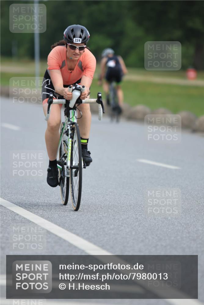 15.06.2025 - 27. Vierlanden-Triathlon H.Heesch http://msf.ph/oto/7980013 15.06.2025 10:37:44 Radfahren 191, 224, 353 meine-sportfotos.de
