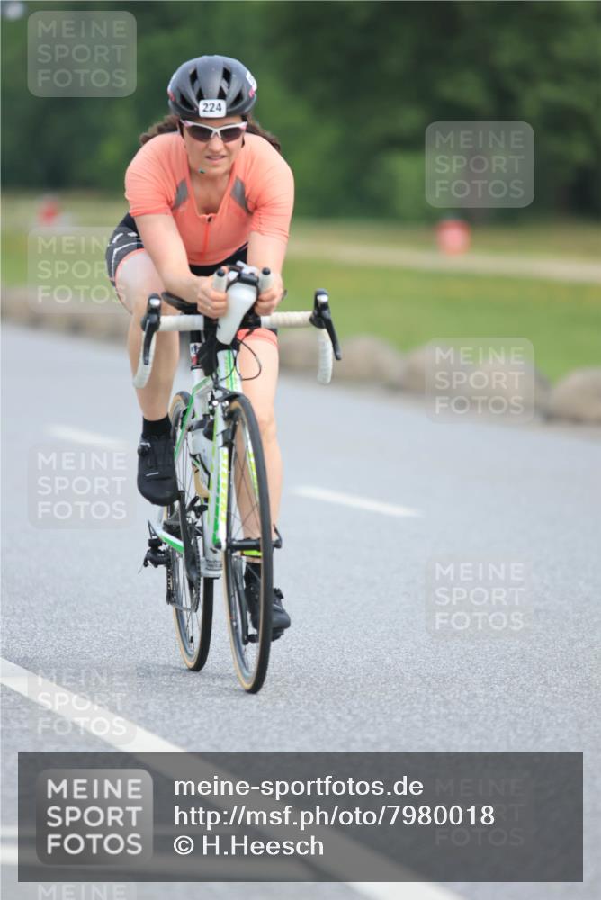 15.06.2025 - 27. Vierlanden-Triathlon H.Heesch http://msf.ph/oto/7980018 15.06.2025 10:37:44 Radfahren 191, 224, 353 meine-sportfotos.de