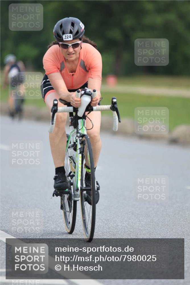 15.06.2025 - 27. Vierlanden-Triathlon H.Heesch http://msf.ph/oto/7980025 15.06.2025 10:37:44 Radfahren 191, 224, 353 meine-sportfotos.de