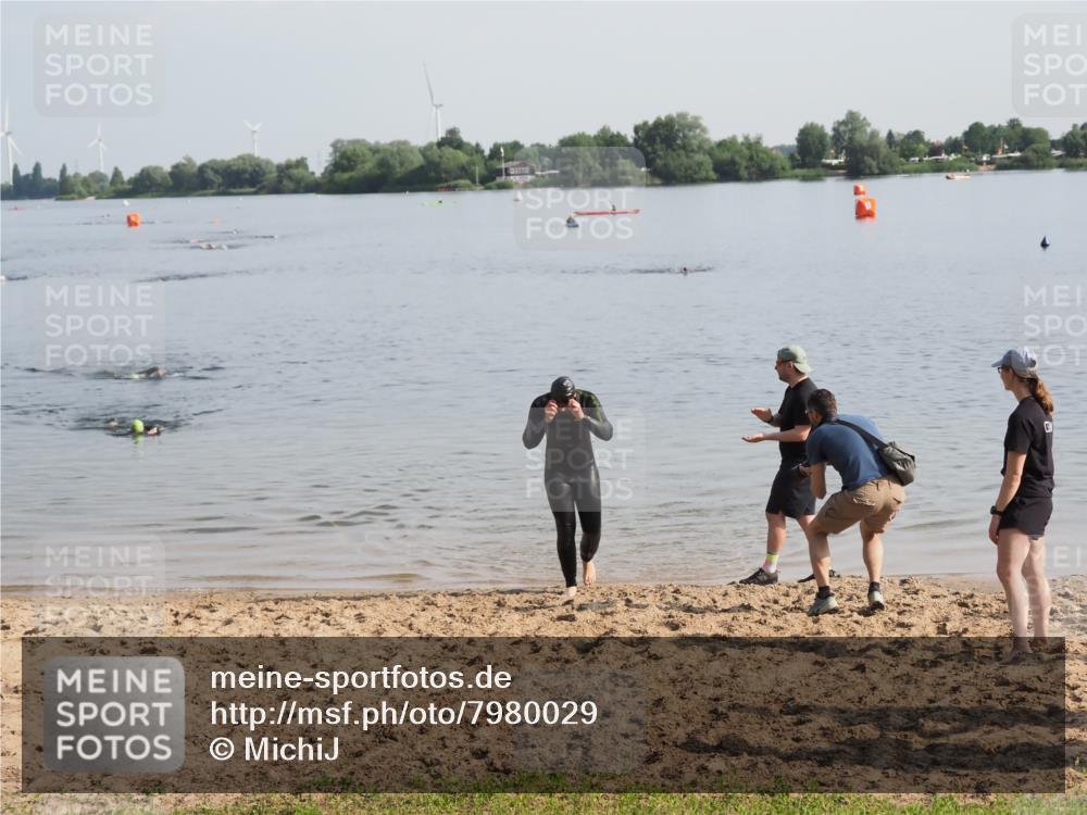 21.06.2025 - 27. Vierlanden-Triathlon MichiJ http://msf.ph/oto/7980029 15.06.2026 09:00:36 Schwimmen 58 meine-sportfotos.de