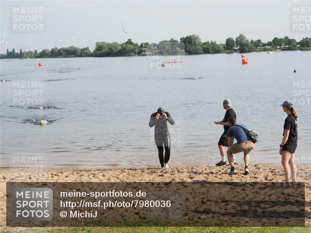 21.06.2025 - 27. Vierlanden-Triathlon MichiJ http://msf.ph/oto/7980036 15.06.2026 09:00:36 Schwimmen 58 meine-sportfotos.de