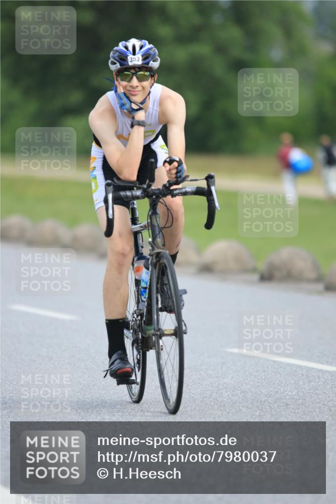 15.06.2025 - 27. Vierlanden-Triathlon H.Heesch http://msf.ph/oto/7980037 15.06.2025 10:37:52 Radfahren 353 meine-sportfotos.de