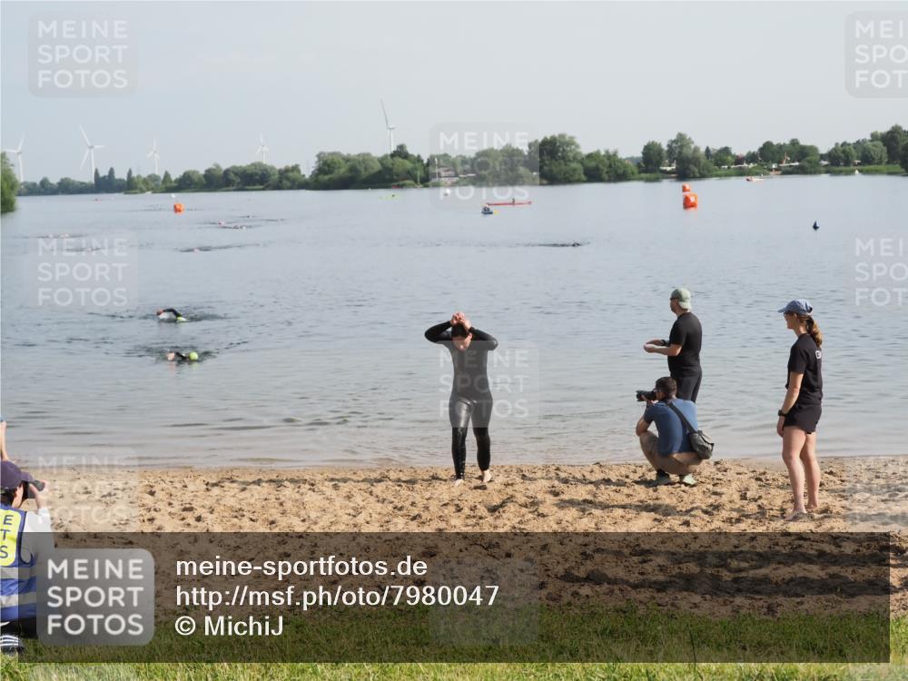 21.06.2025 - 27. Vierlanden-Triathlon MichiJ http://msf.ph/oto/7980047 15.06.2026 09:00:37 Schwimmen 58 meine-sportfotos.de