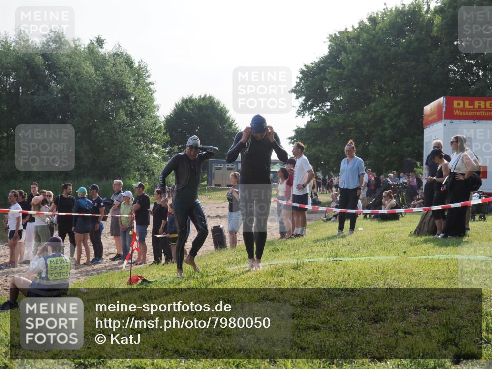 15.06.2025 - 27. Vierlanden-Triathlon KatJ http://msf.ph/oto/7980050 15.06.2025 08:44:08 Schwimmen 23, 97, 153, 183 meine-sportfotos.de