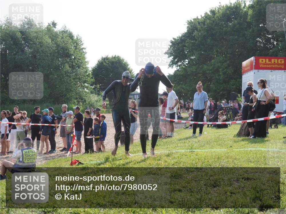 15.06.2025 - 27. Vierlanden-Triathlon KatJ http://msf.ph/oto/7980052 15.06.2025 08:44:08 Schwimmen 23, 97, 153, 183 meine-sportfotos.de
