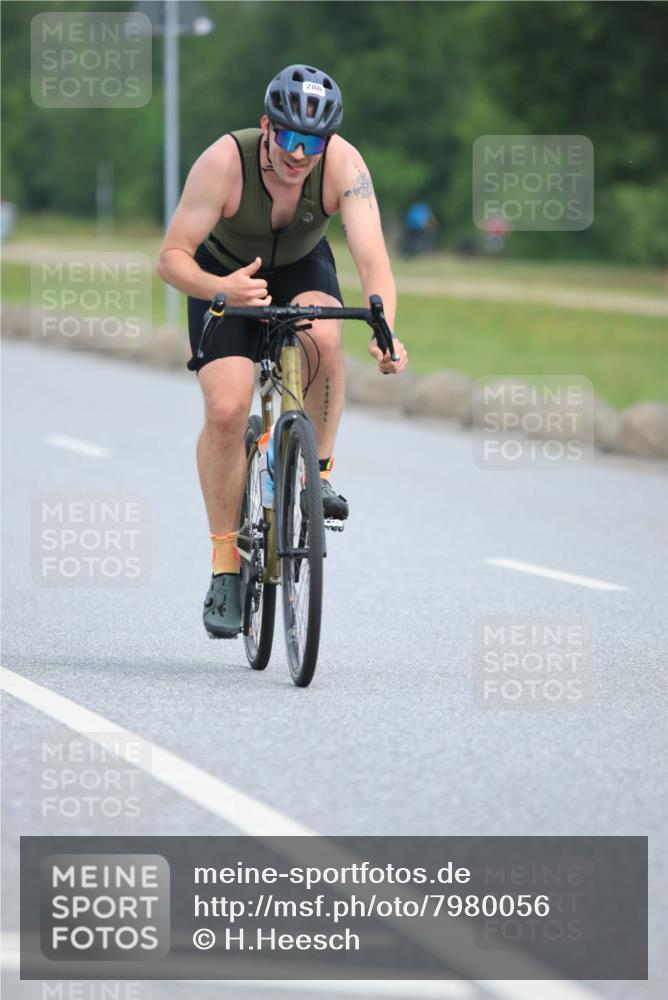 15.06.2025 - 27. Vierlanden-Triathlon H.Heesch http://msf.ph/oto/7980056 15.06.2025 10:38:06 Radfahren 286, 323 meine-sportfotos.de