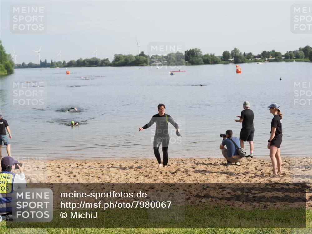 21.06.2025 - 27. Vierlanden-Triathlon MichiJ http://msf.ph/oto/7980067 15.06.2026 09:00:38 Schwimmen 58 meine-sportfotos.de