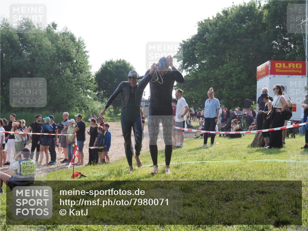 15.06.2025 - 27. Vierlanden-Triathlon KatJ http://msf.ph/oto/7980071 15.06.2025 08:44:09 Schwimmen 23, 97, 153, 174, 183 meine-sportfotos.de