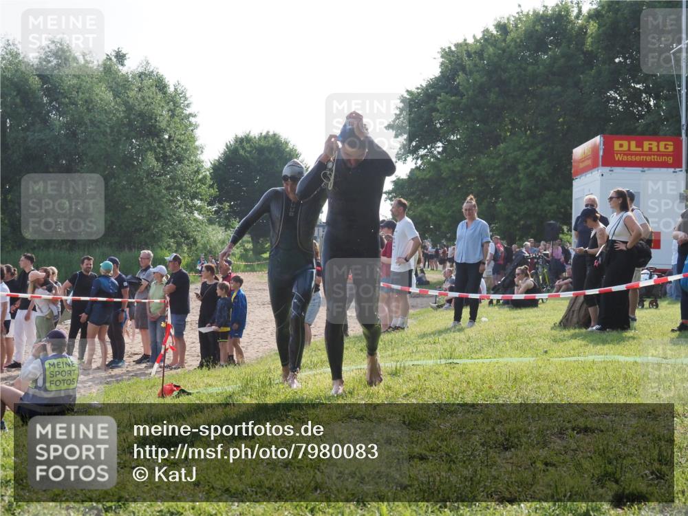 15.06.2025 - 27. Vierlanden-Triathlon KatJ http://msf.ph/oto/7980083 15.06.2025 08:44:09 Schwimmen 23, 97, 153, 174, 183 meine-sportfotos.de