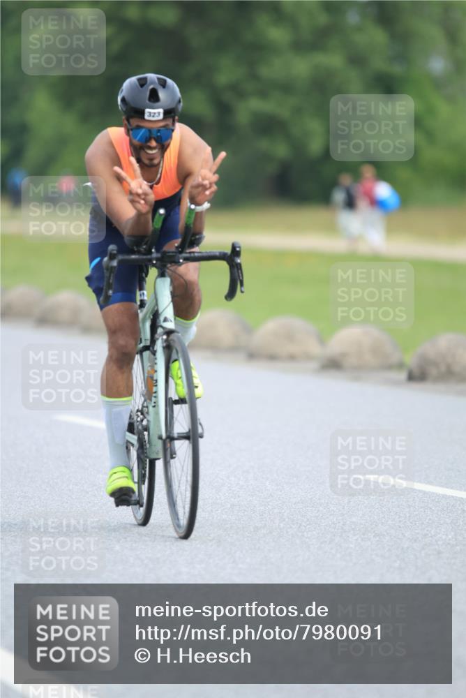 15.06.2025 - 27. Vierlanden-Triathlon H.Heesch http://msf.ph/oto/7980091 15.06.2025 10:38:08 Radfahren 286, 320, 323 meine-sportfotos.de