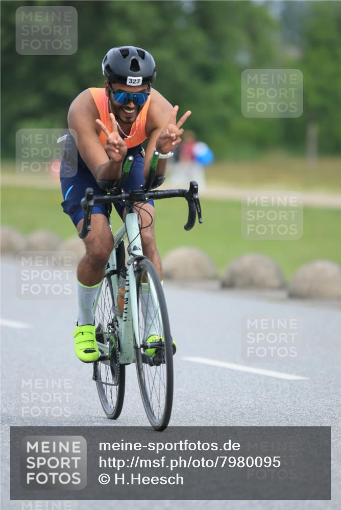15.06.2025 - 27. Vierlanden-Triathlon H.Heesch http://msf.ph/oto/7980095 15.06.2025 10:38:09 Radfahren 286, 320, 323 meine-sportfotos.de