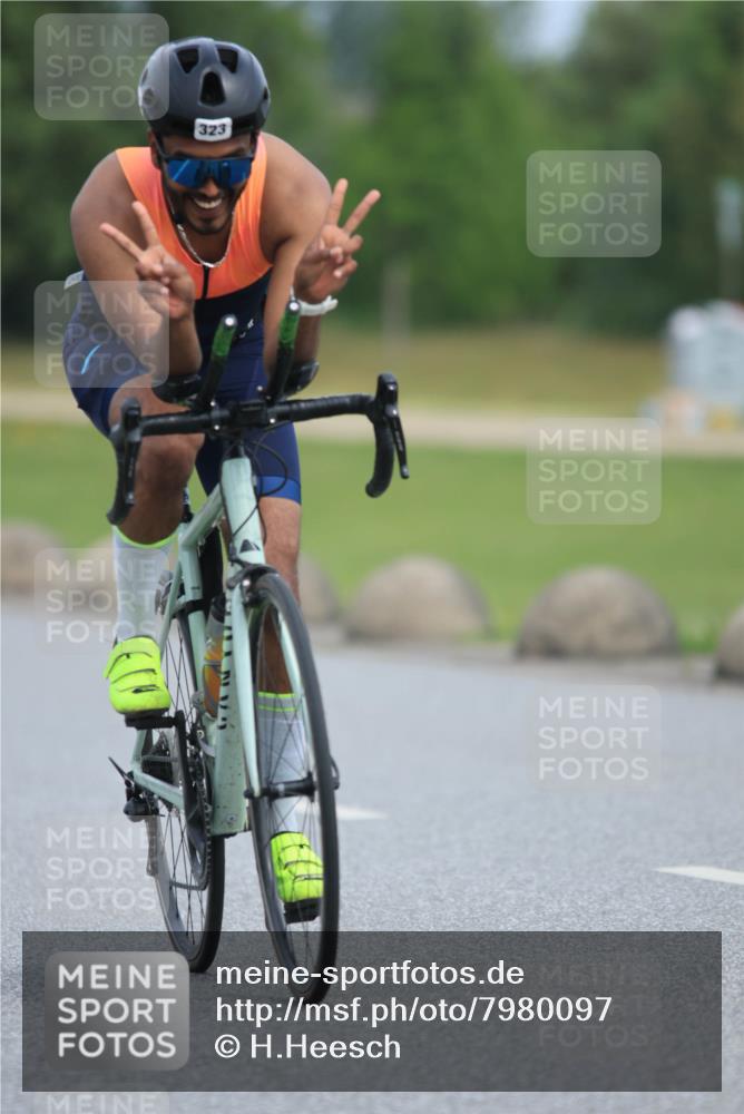 15.06.2025 - 27. Vierlanden-Triathlon H.Heesch http://msf.ph/oto/7980097 15.06.2025 10:38:09 Radfahren 286, 320, 323 meine-sportfotos.de
