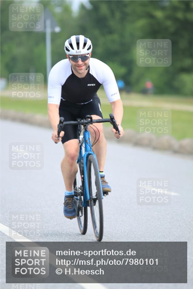 15.06.2025 - 27. Vierlanden-Triathlon H.Heesch http://msf.ph/oto/7980101 15.06.2025 10:38:15 Radfahren 88, 154, 218, 320 meine-sportfotos.de