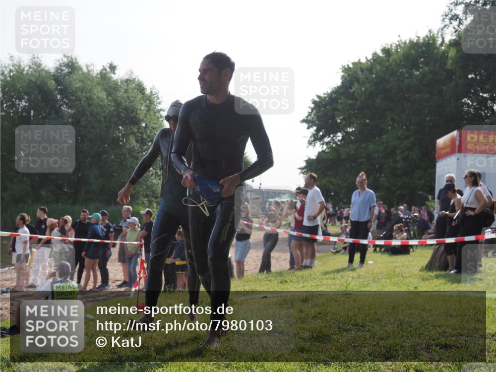15.06.2025 - 27. Vierlanden-Triathlon KatJ http://msf.ph/oto/7980103 15.06.2025 08:44:10 Schwimmen 23, 97, 153, 174, 183 meine-sportfotos.de