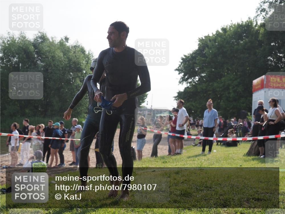 15.06.2025 - 27. Vierlanden-Triathlon KatJ http://msf.ph/oto/7980107 15.06.2025 08:44:10 Schwimmen 23, 97, 153, 174, 183 meine-sportfotos.de