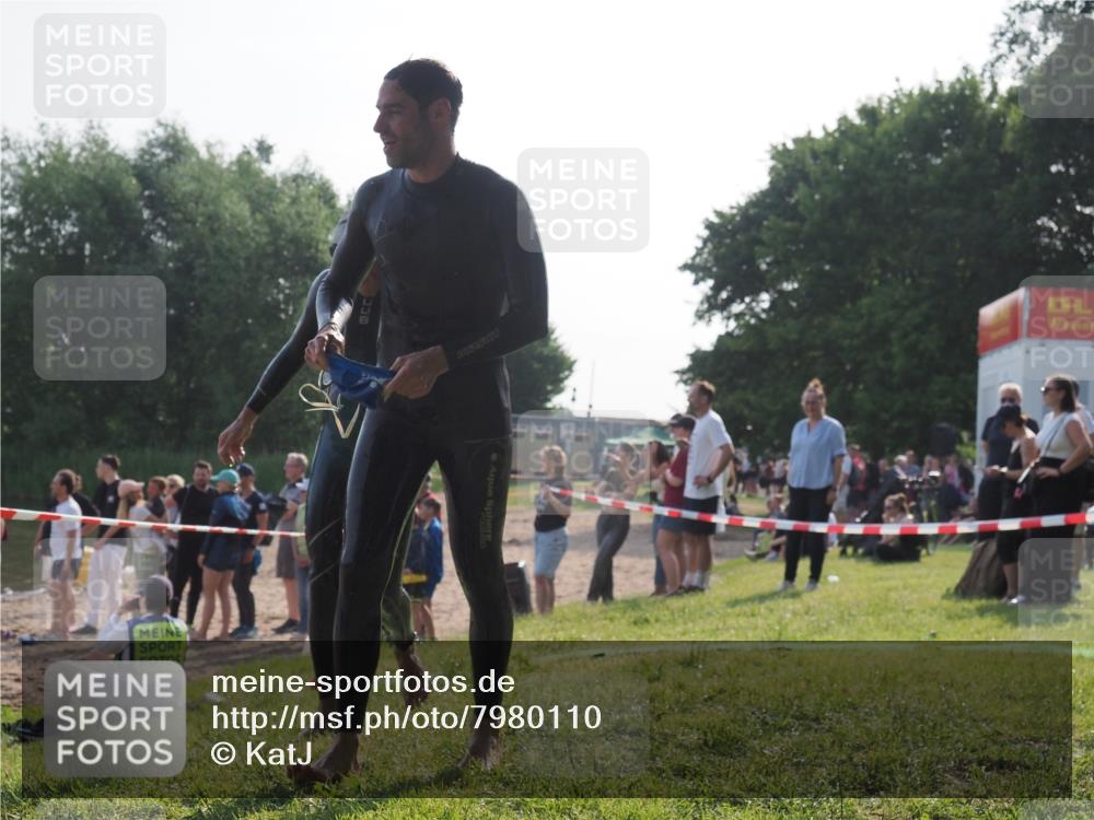 15.06.2025 - 27. Vierlanden-Triathlon KatJ http://msf.ph/oto/7980110 15.06.2025 08:44:11 Schwimmen 97, 153, 174, 183 meine-sportfotos.de