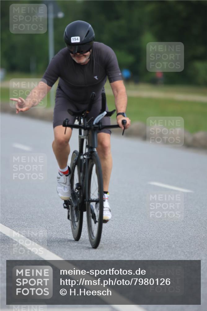 15.06.2025 - 27. Vierlanden-Triathlon H.Heesch http://msf.ph/oto/7980126 15.06.2025 10:38:19 Radfahren 7, 13, 88, 154, 218, 258, 320 meine-sportfotos.de