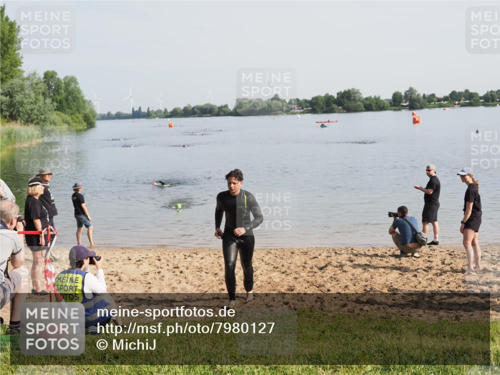21.06.2025 - 27. Vierlanden-Triathlon MichiJ http://msf.ph/oto/7980127 15.06.2026 09:00:41 Schwimmen 58 meine-sportfotos.de