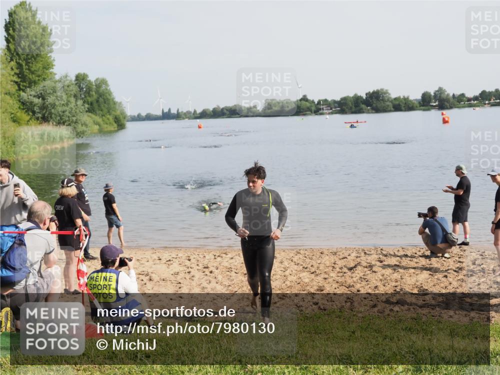 21.06.2025 - 27. Vierlanden-Triathlon MichiJ http://msf.ph/oto/7980130 15.06.2026 09:00:41 Schwimmen 58 meine-sportfotos.de