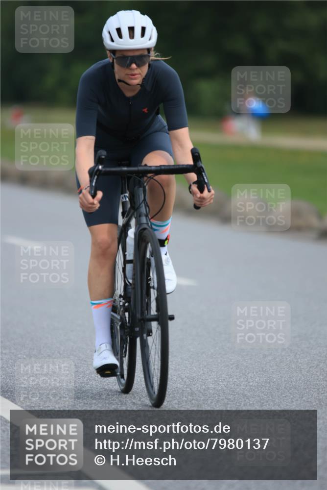15.06.2025 - 27. Vierlanden-Triathlon H.Heesch http://msf.ph/oto/7980137 15.06.2025 10:38:23 Radfahren 7, 13, 88, 154, 218, 258 meine-sportfotos.de