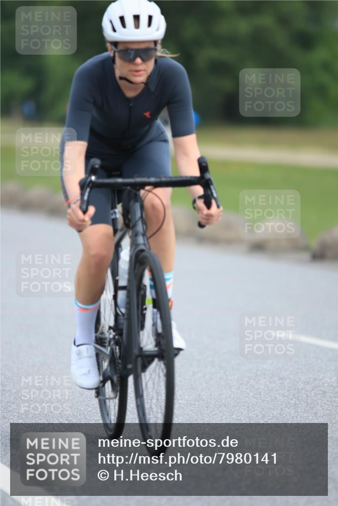 15.06.2025 - 27. Vierlanden-Triathlon H.Heesch http://msf.ph/oto/7980141 15.06.2025 10:38:23 Radfahren 7, 13, 88, 154, 218, 258 meine-sportfotos.de