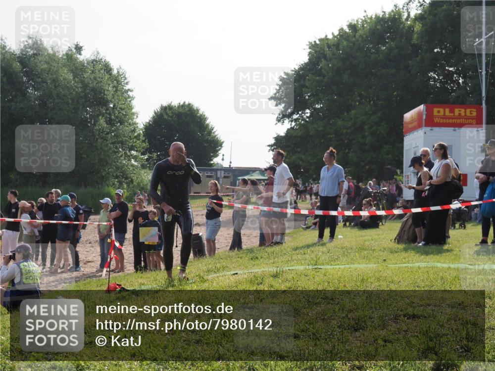 15.06.2025 - 27. Vierlanden-Triathlon KatJ http://msf.ph/oto/7980142 15.06.2025 08:44:16 Schwimmen 97, 130, 153, 174 meine-sportfotos.de