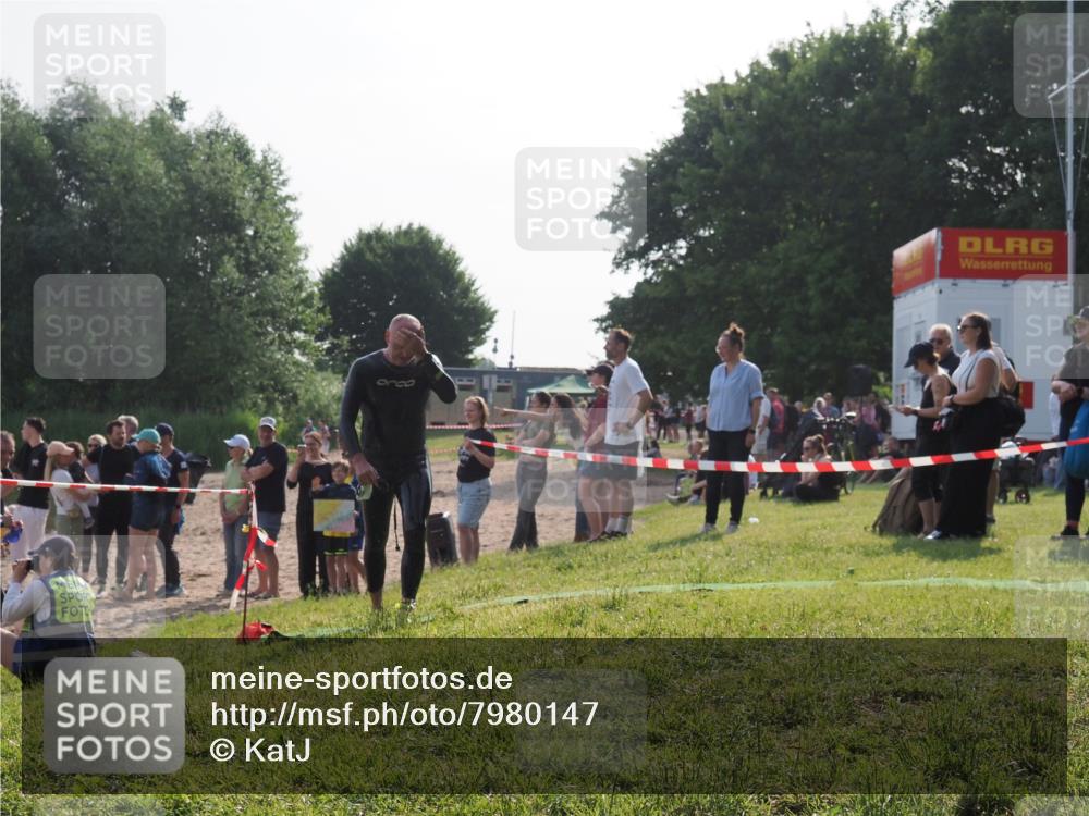 15.06.2025 - 27. Vierlanden-Triathlon KatJ http://msf.ph/oto/7980147 15.06.2025 08:44:17 Schwimmen 97, 130, 153, 173, 174 meine-sportfotos.de