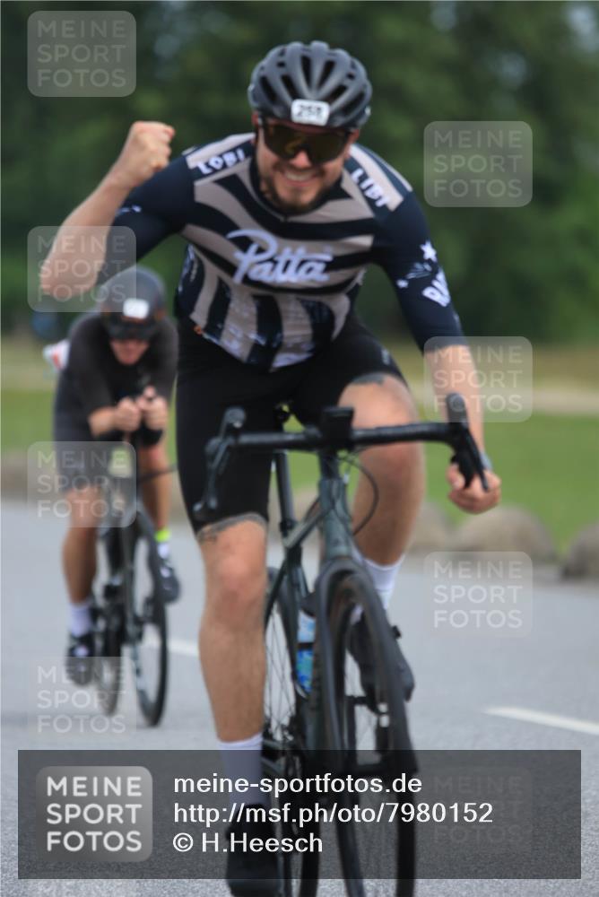 15.06.2025 - 27. Vierlanden-Triathlon H.Heesch http://msf.ph/oto/7980152 15.06.2025 10:38:26 Radfahren 7, 13, 88, 218, 258, 343, 344 meine-sportfotos.de