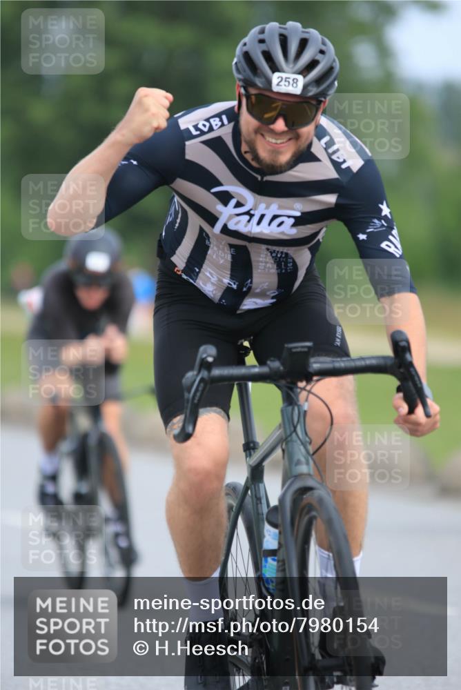 15.06.2025 - 27. Vierlanden-Triathlon H.Heesch http://msf.ph/oto/7980154 15.06.2025 10:38:26 Radfahren 7, 13, 88, 218, 258, 343, 344 meine-sportfotos.de